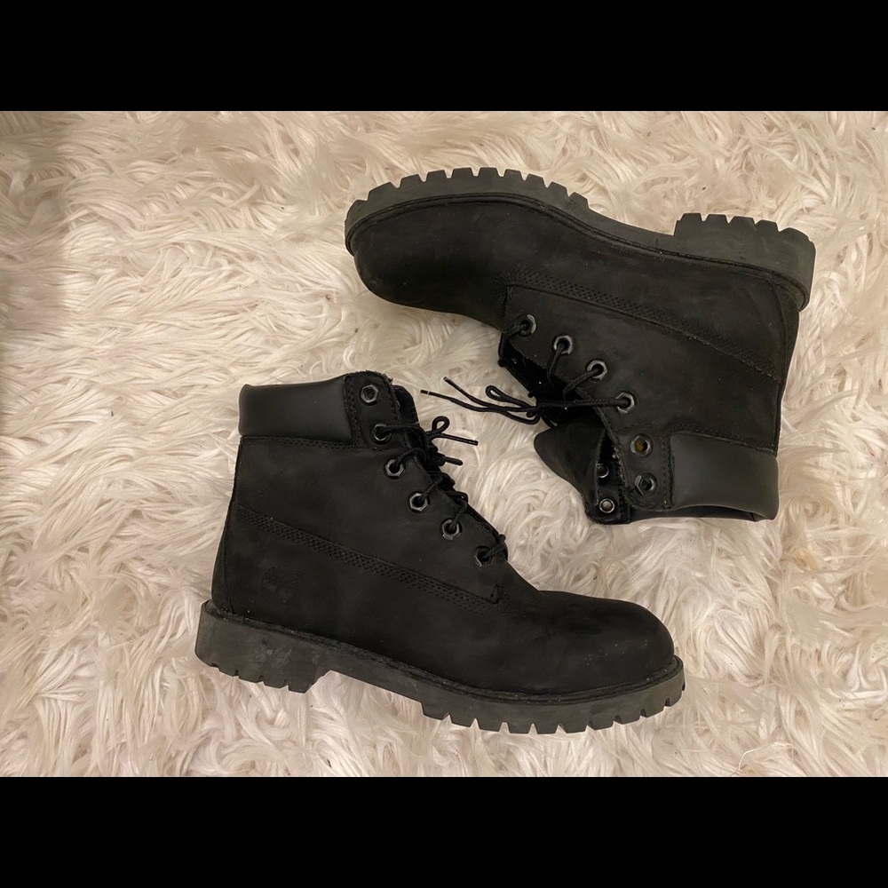 BLACK TIMBERLANDS